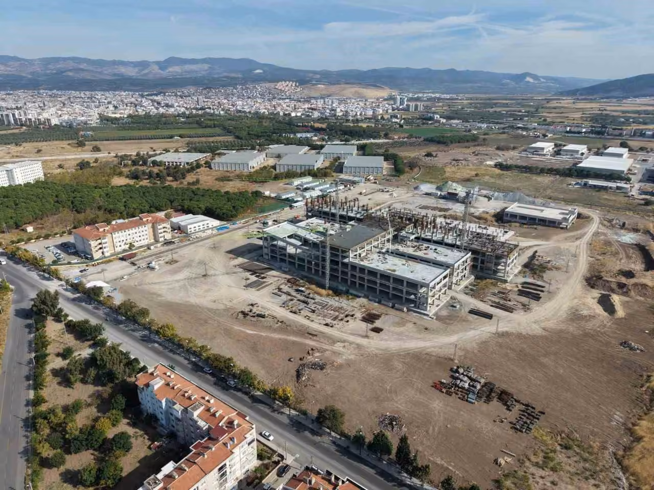 Akhisar’daki 450 yataklı hastanede inşaat çalışmaları sürüyor