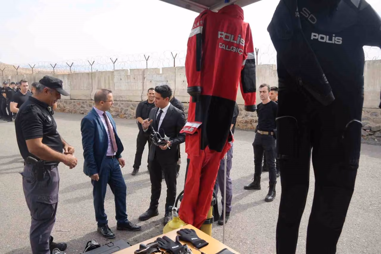 Cizre Kaymakamı Baycar, su altı arama kurtarma ekibi ile görüştü