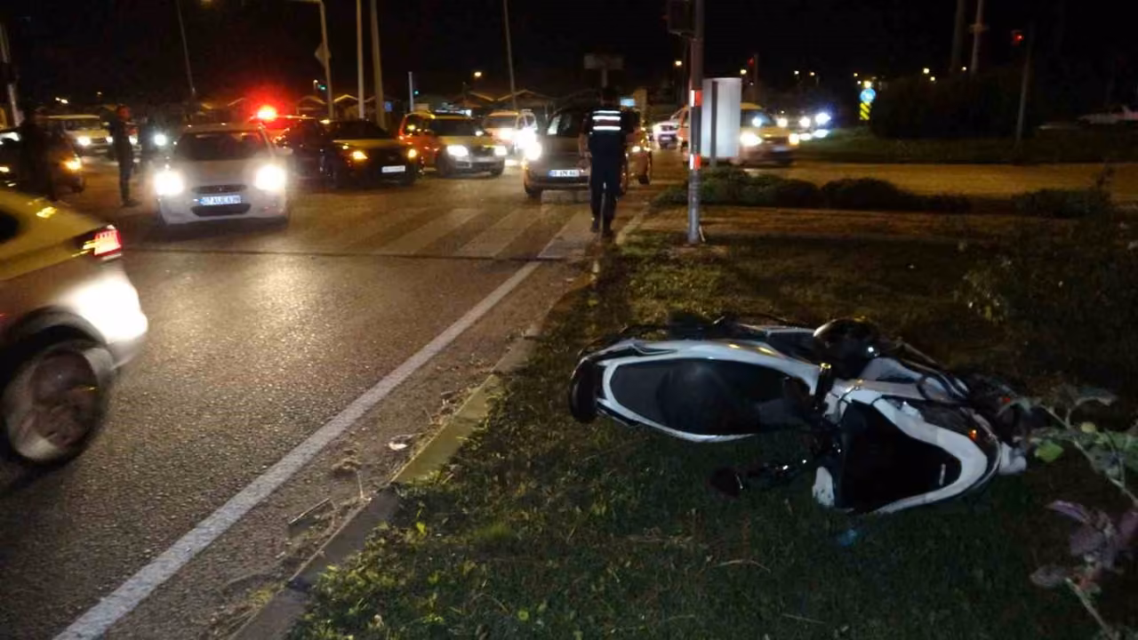 Manavgat’ta otomobil ile motosiklet çarpıştı: 2 yaralı