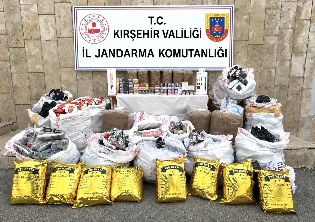 Gümrük kaçağı eşya sevkiyatına jandarma engeli: 2,8 milyon liralık ürün ele geçirildi