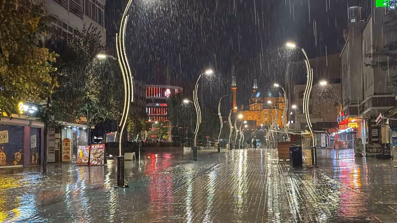 Bolu’da sağanak yağış hayatı olumsuz etkiledi