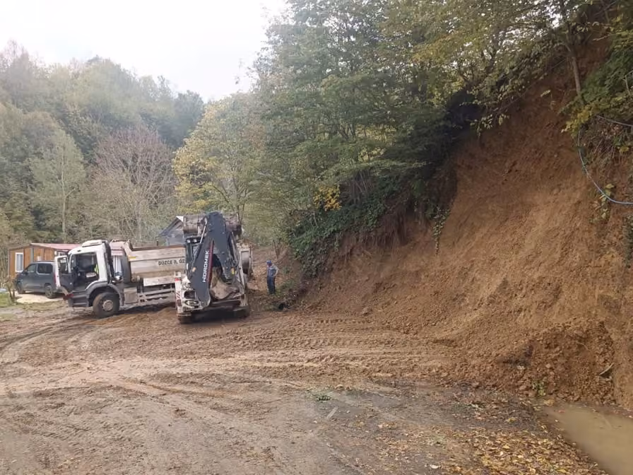 Gölyaka’da toprak kaymalarına müdahale edildi