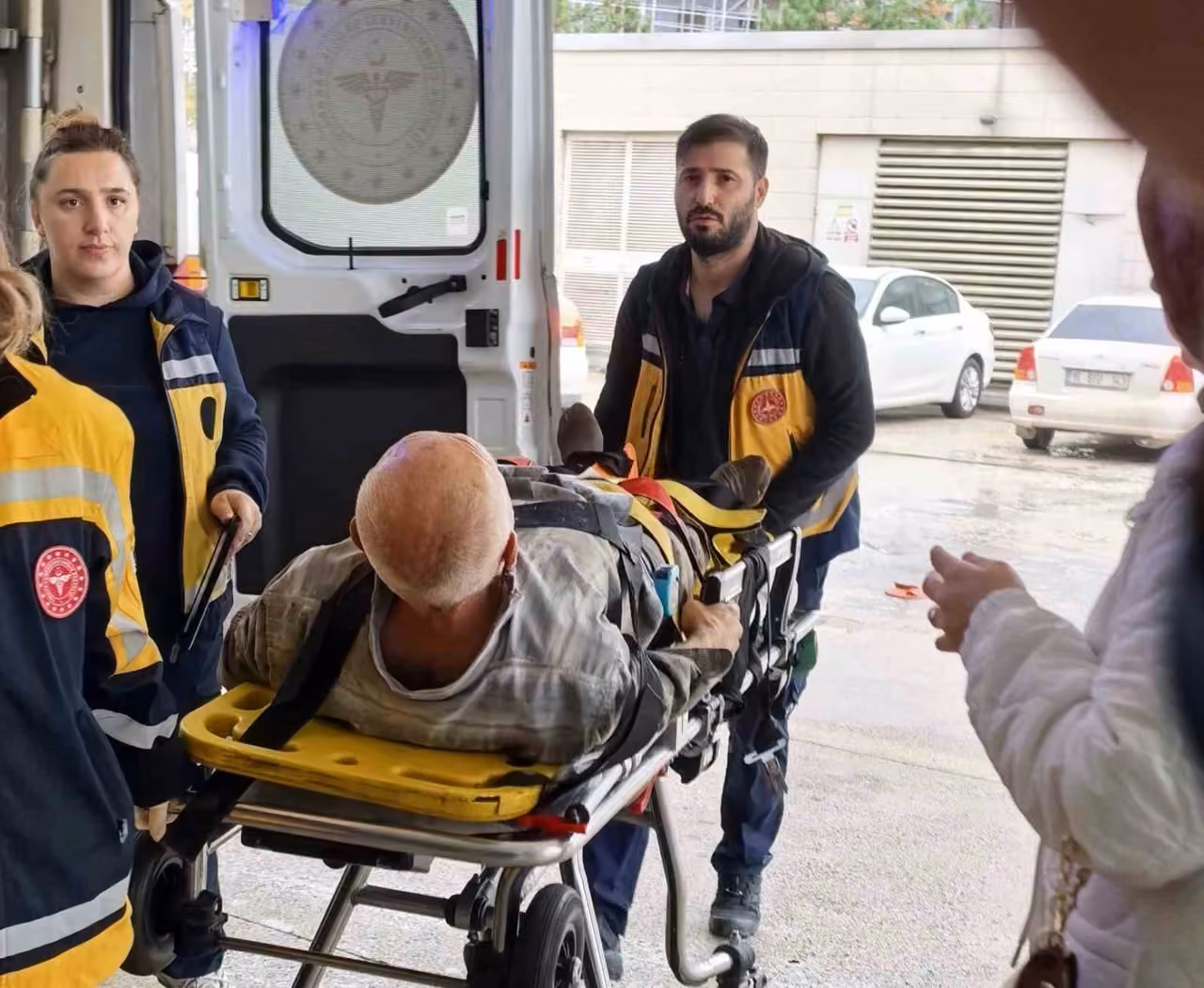 Yük asansörü düştü: 1 yaralı