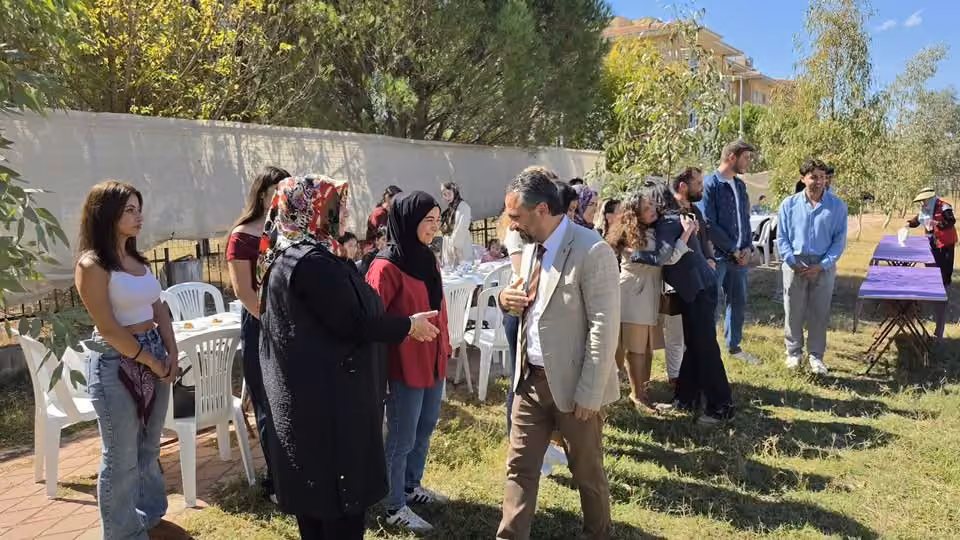 Muğla’da gençler ve huzurevi sakinleri mangal etkinliğinde buluştu