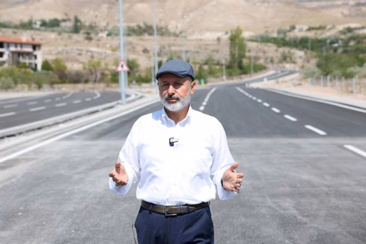 Başkan Çolakbayrakdar: "Kayseri’nin trafik yükünü akıllı kavşaklarla hafifletiyoruz"