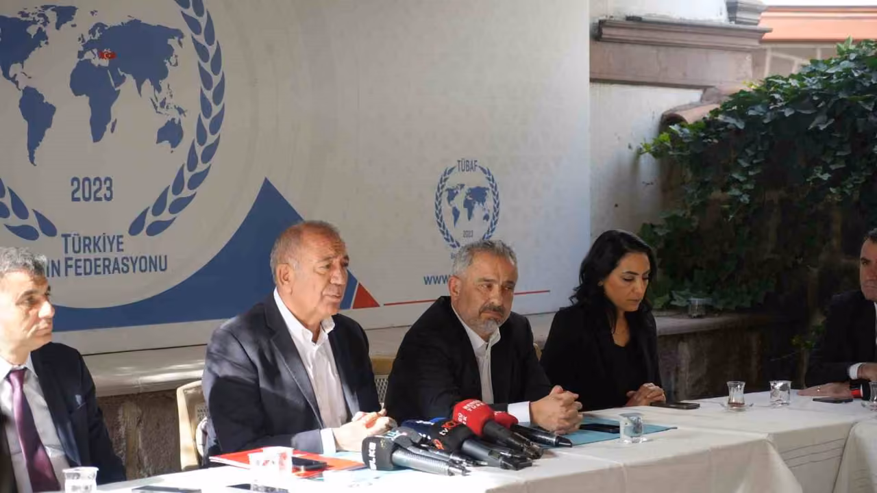 Gürsel Tekin: "Cumhuriyet Halk Partisi elbette zor bir dönem geçiriyor"