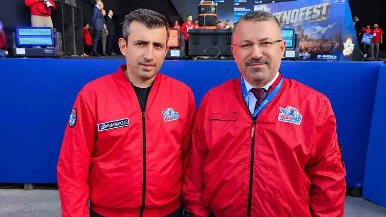 Rektörü Kırışık, TEKNOFEST Güneydoğu’da Selçuk Bayraktar ile buluştu