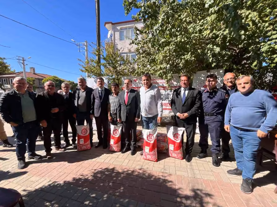 Hayrabolu’da 96 çiftçiye yüzde 50 hibeli kanola tohumu dağıtıldı