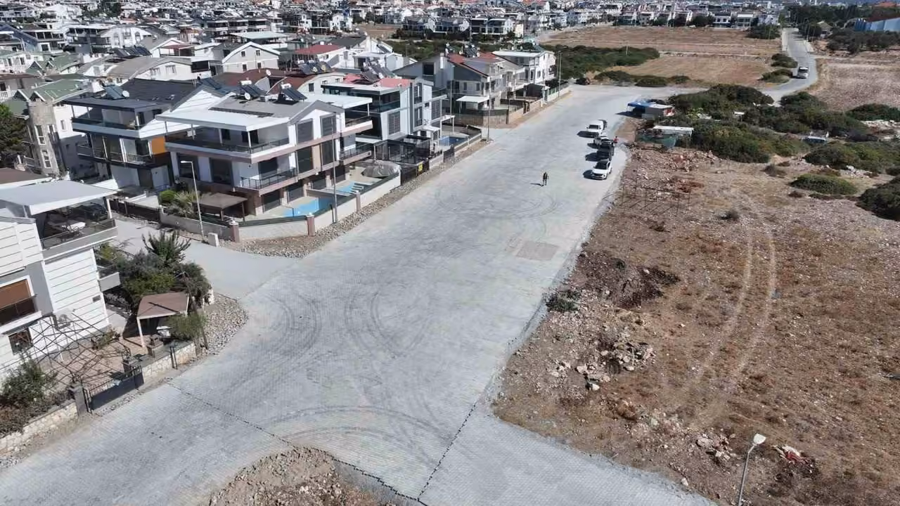 Didim’de parke taşı döşeme çalışmaları devam ediyor