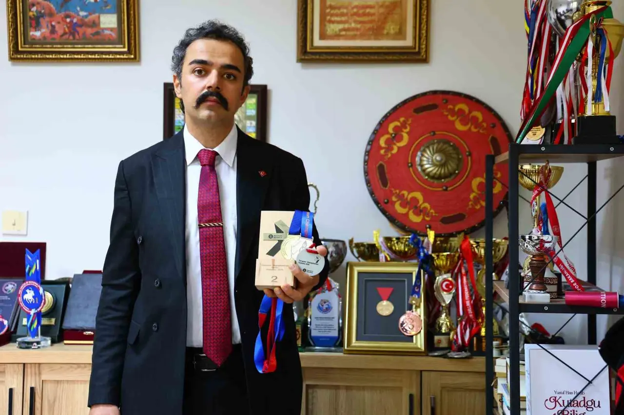 Milli atlı okçu Veysel Batuhan Bay İspanya’da Avrupa şampiyonu oldu