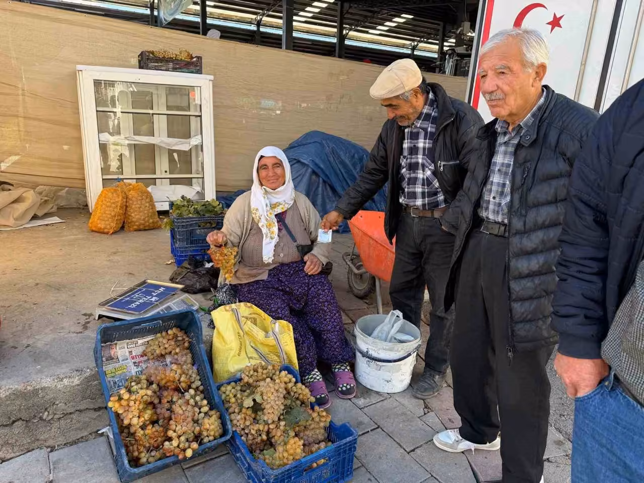 Çivril’in meşhur Koçak üzümü tezgâhlarda