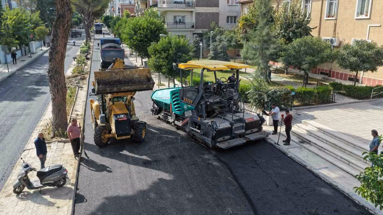 Salihli’de iki mahalleyi birbirine bağlayan Ferah Caddesi yenileniyor