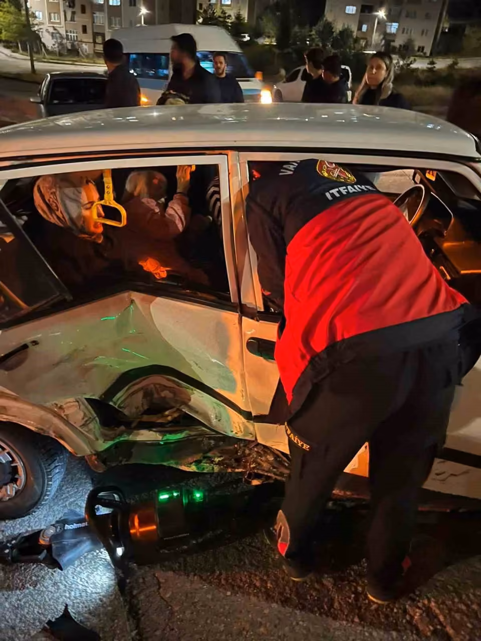 Van’da otomobiller çarpıştı: 3 yaralı