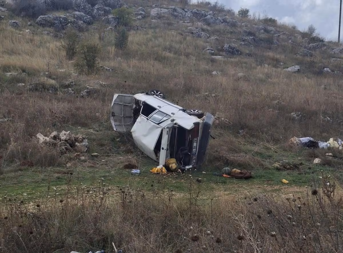 Otomobil şarampole yuvarlandı: 2 yaralı