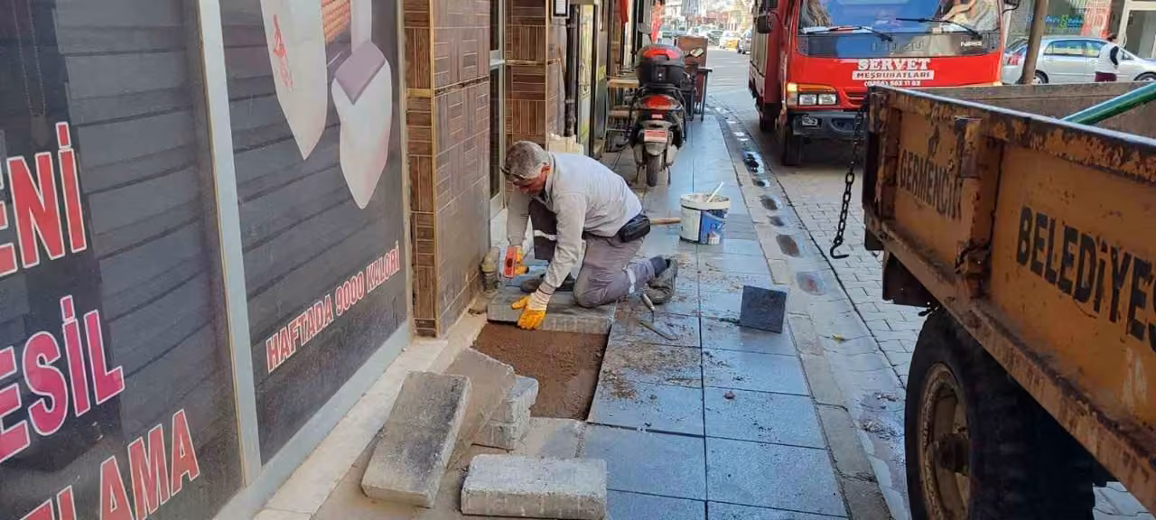 Germencik’te 7 farklı noktada belediye mesaisi sürüyor