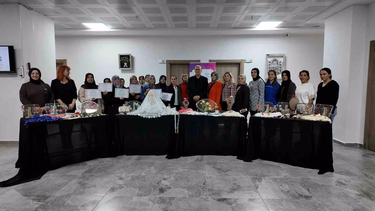 Elazığ’da kursu tamamlayan kadınlara sertifikaları verildi