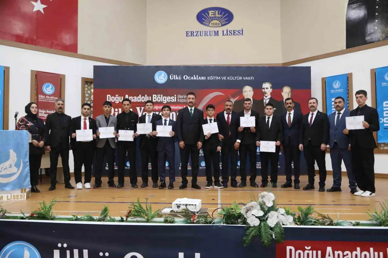 Ülkü Ocakları Doğu Anadolu bilgi yarışması finali Erzurum’da yapıldı