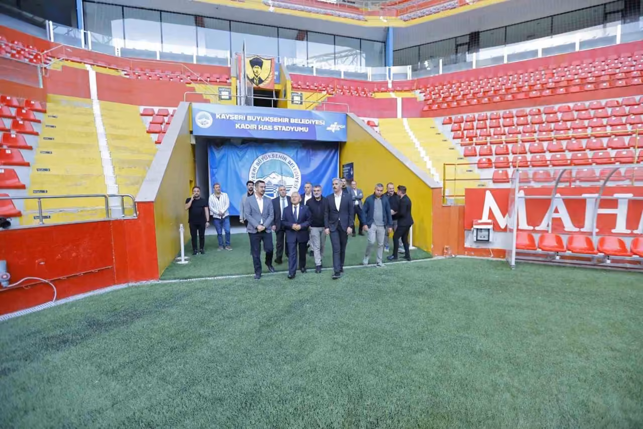 Kadir Has Stadyumu’ndaki yenileme çalışmalarını inceleyen Büyükkılıç: "Kayseri milli maçlara hazır"