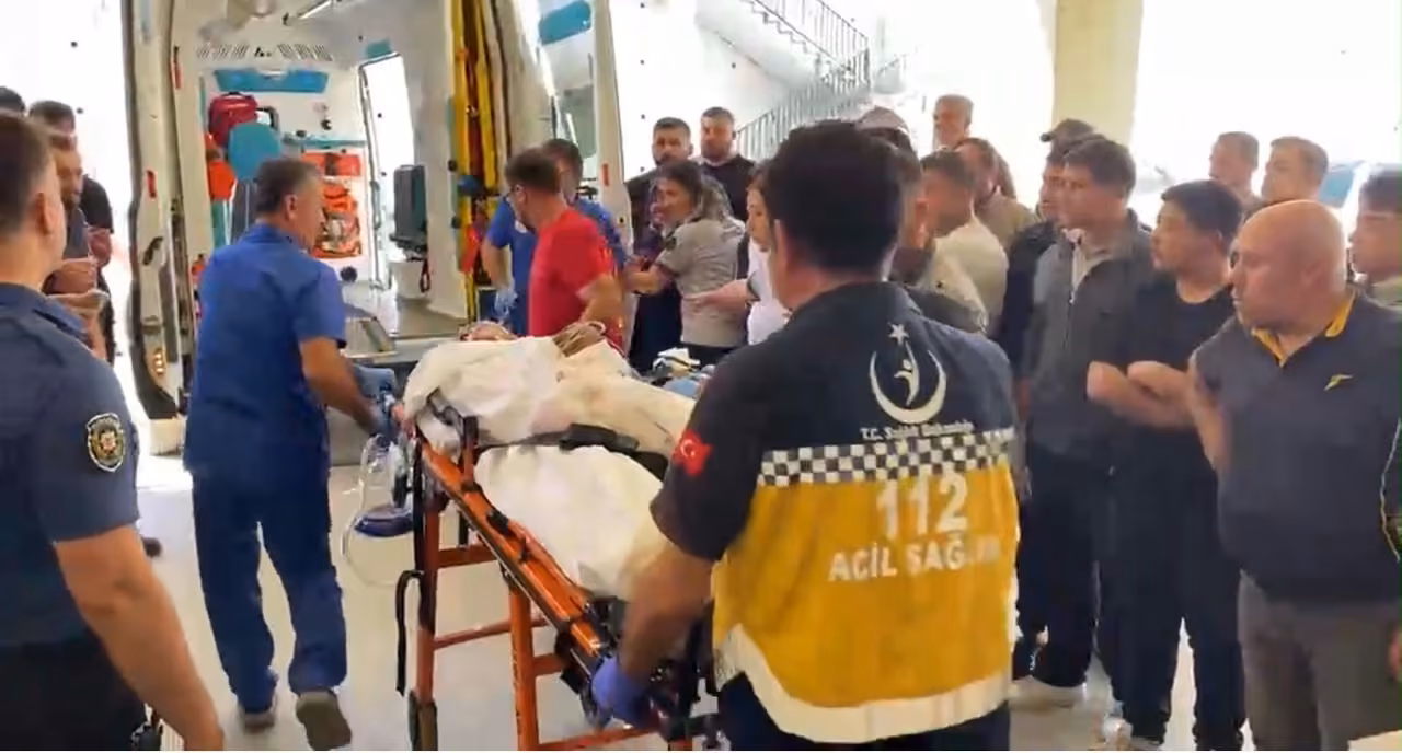 Gazipaşa’da hafriyat alanındaki iş makinesinin ana koluna sıkışan 15 yaşındaki çocuk yaralandı
