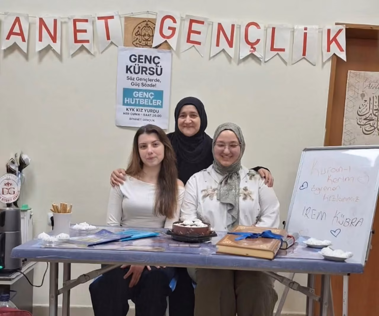 Kız yurdundaki 2 öğrenci 3 haftada Kur’an-ı Kerim okumaya başladı