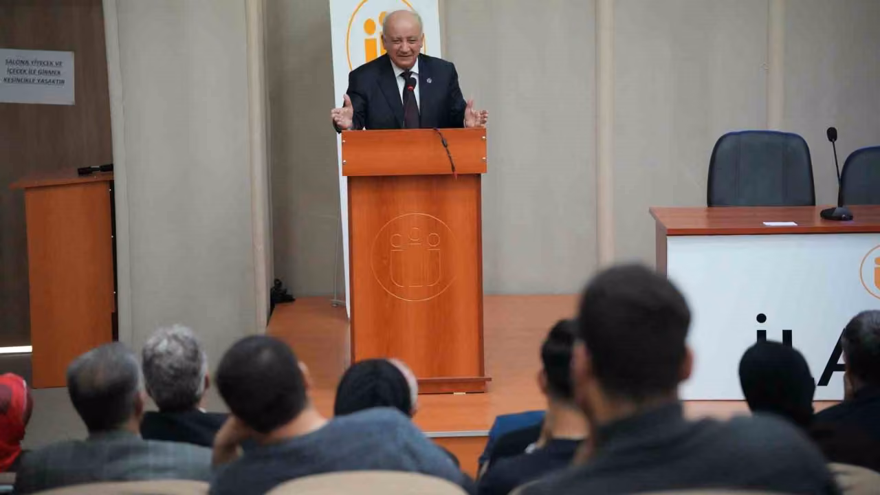 Prof. Dr. Durmuş Boztuğ, Türk irfan geleneğinin tarihsel izlerini anlattı