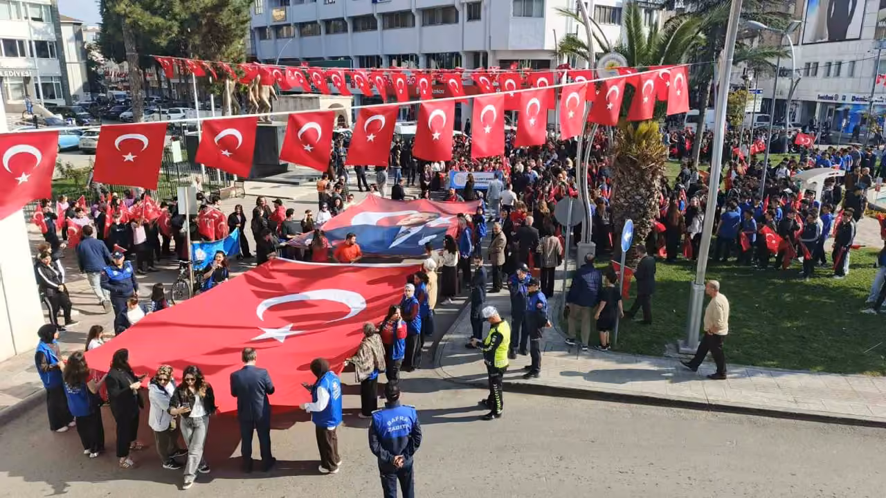 Bafra’da "Cumhuriyet Yürüyüşü"