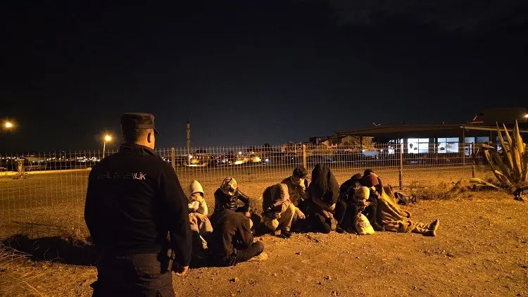 İzmir’de 8’i çocuk 15 düzensiz göçmen yakalandı