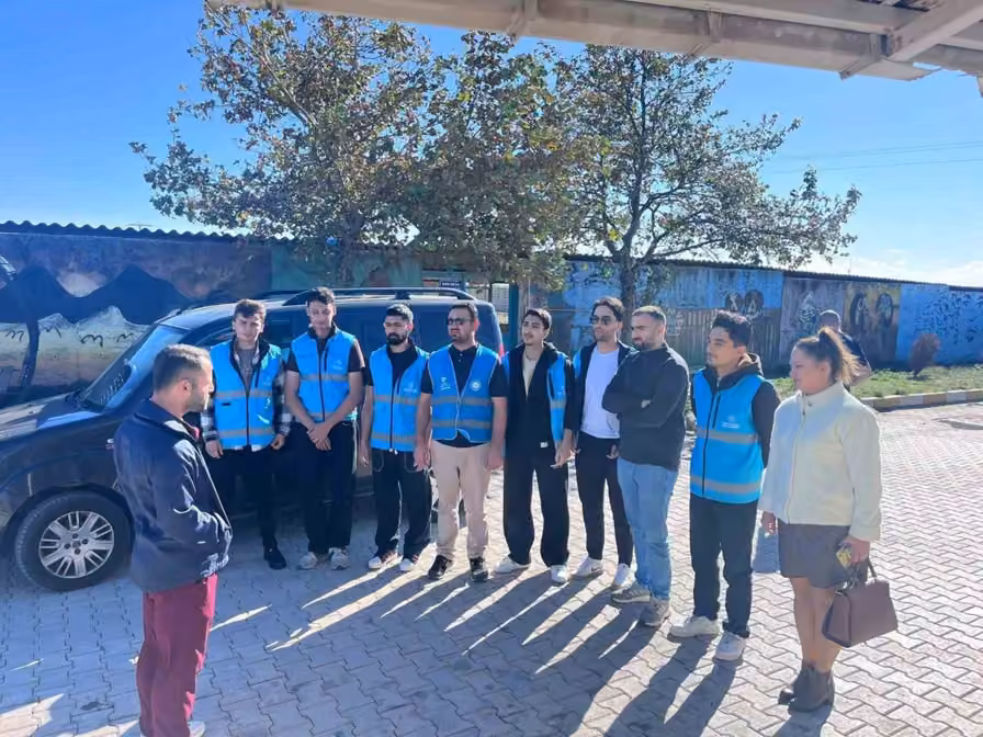 Kuşcenneti KYK öğrencilerinden sokak hayvanlarına destek
