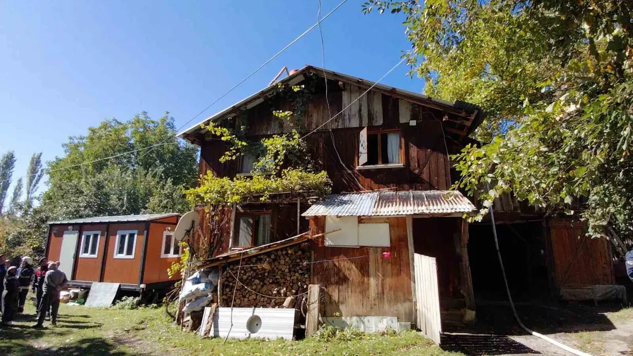 Bolu’da ahşap evde korkutan yangın: Köylüler faciayı önledi