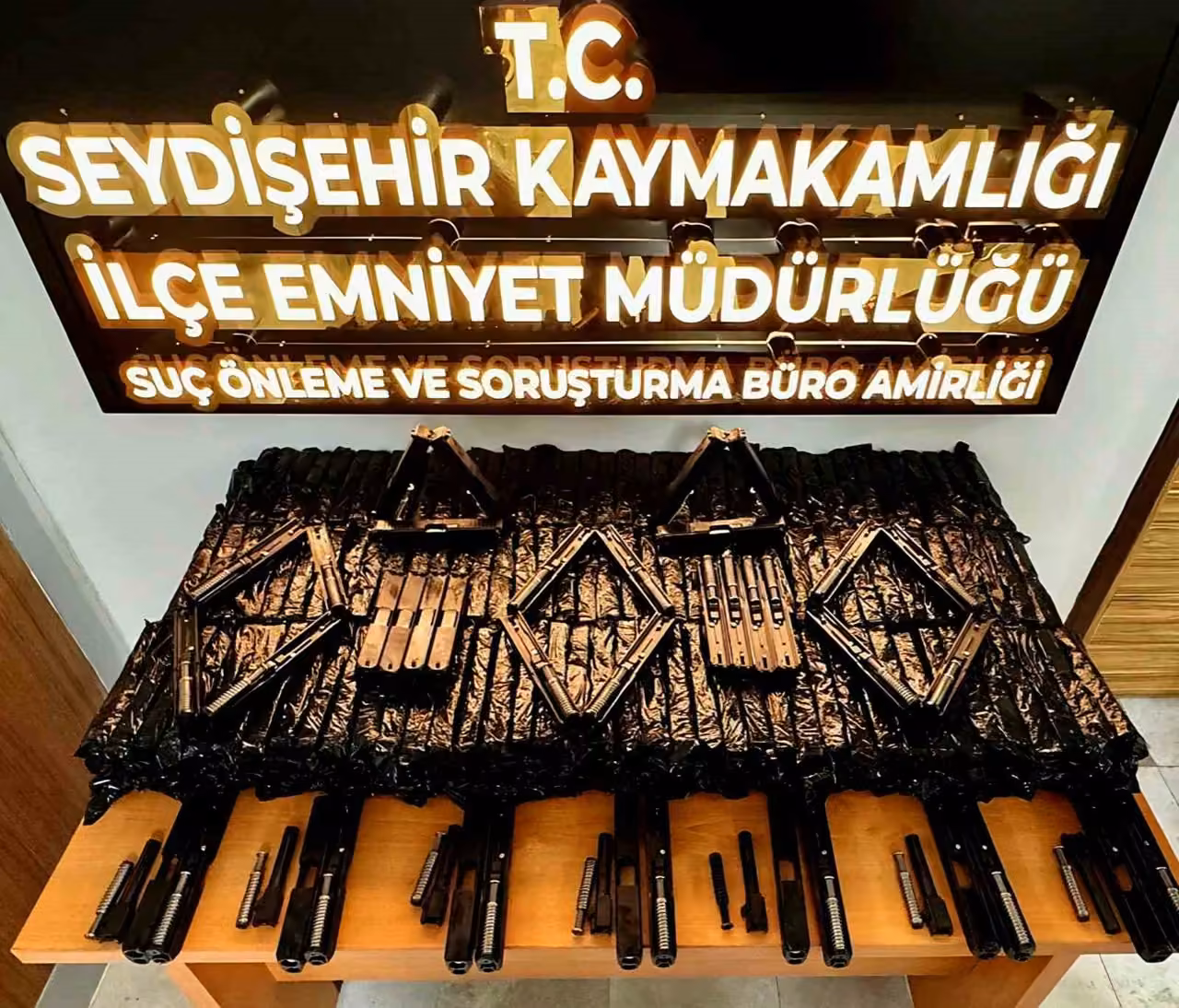 Seydişehir’de bin 560 silah parçası ele geçirildi