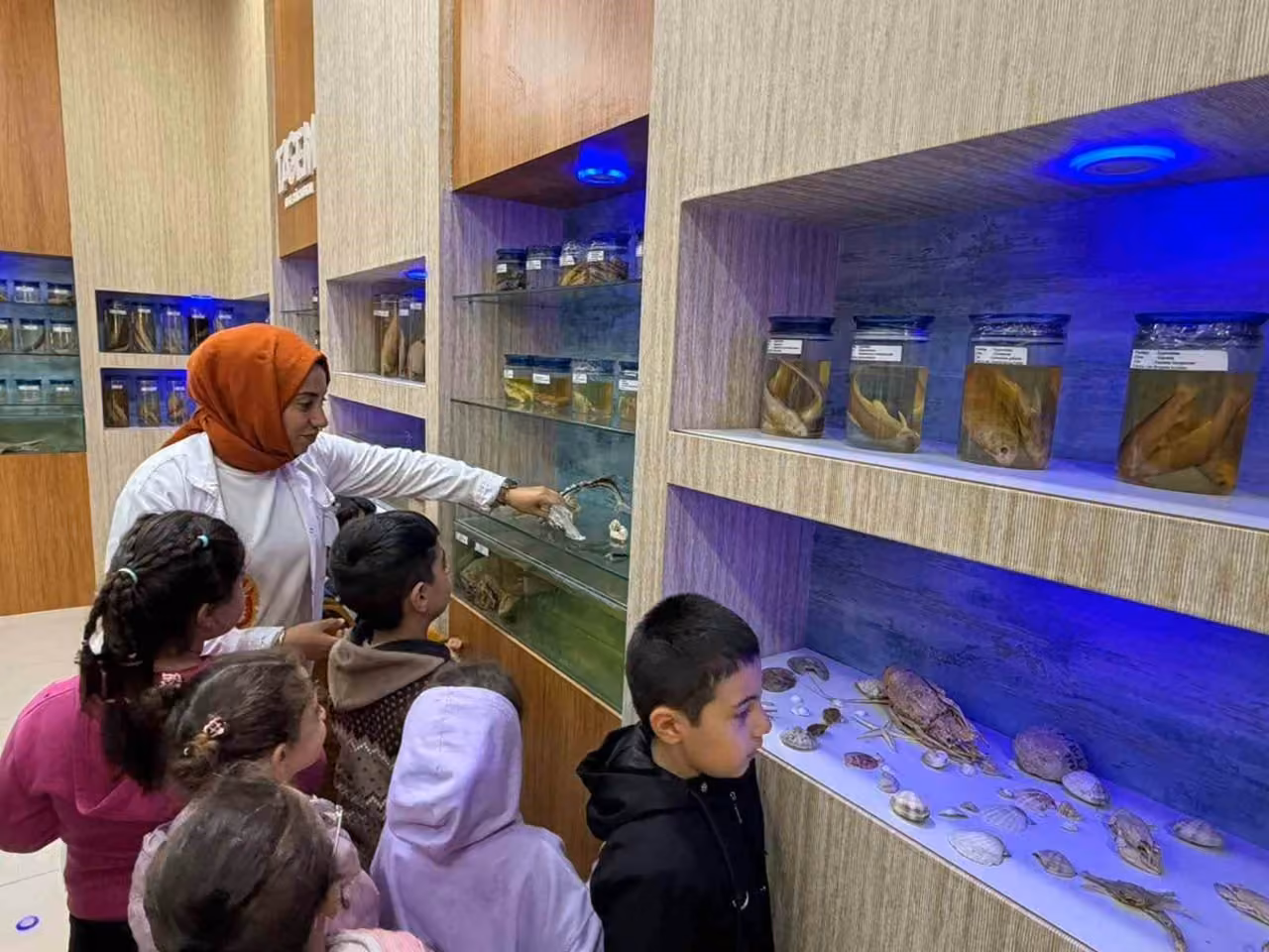Elazığ’da öğrencilerden balık müzesini gezdi