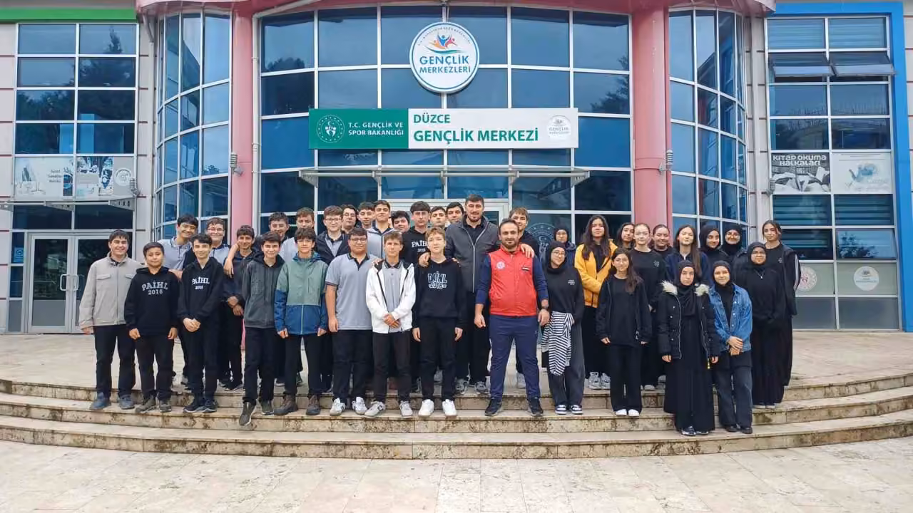 Düzce’de öğrenciler gençlik merkezinde buluştu