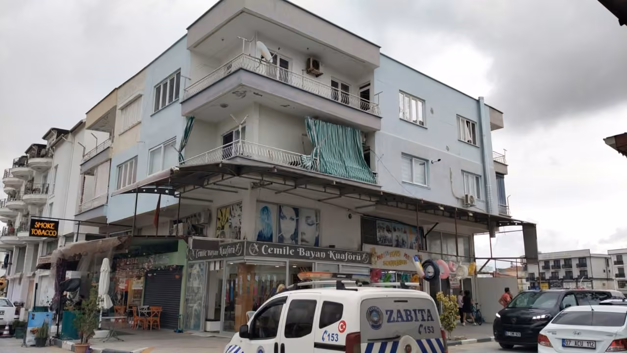 Antalya’da evde kedileri ile yaşayan hayvansever kadın hayatını kaybetti