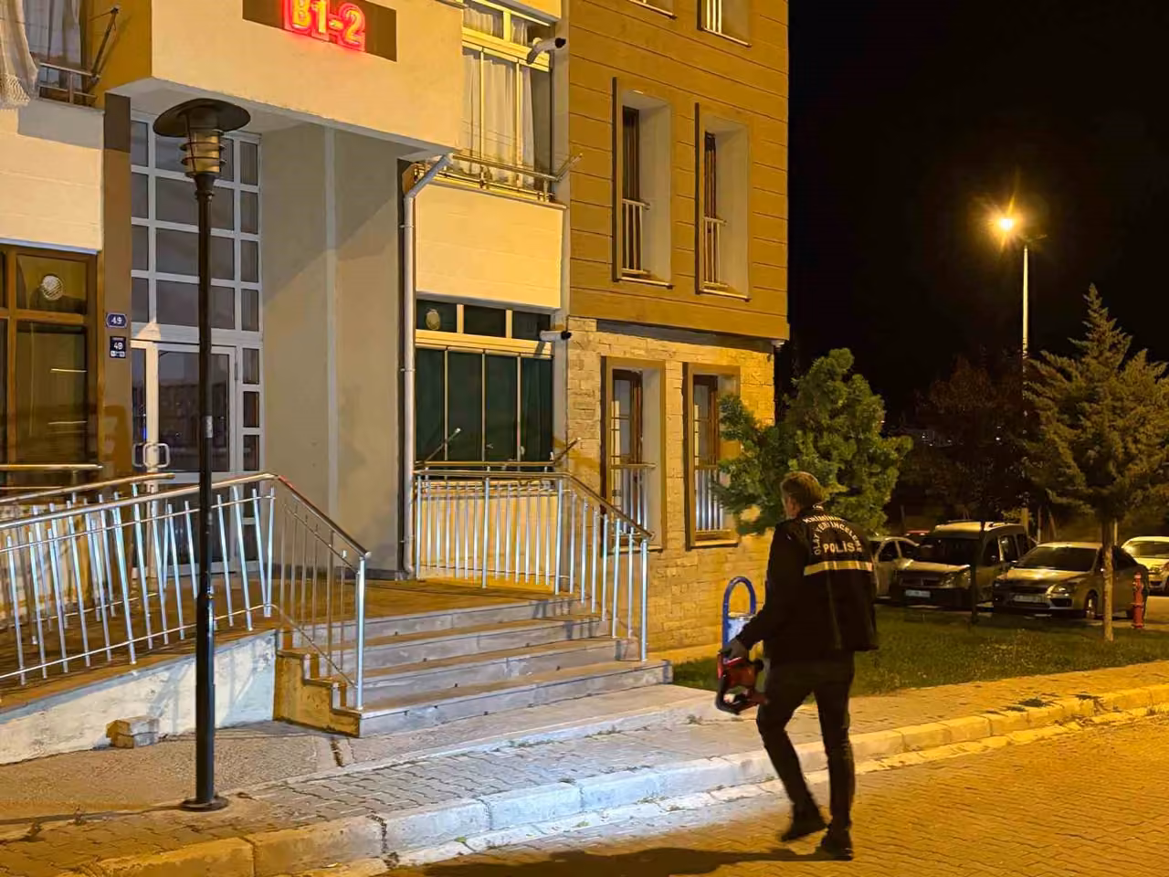 Kayseri’de binanın girişinde çıkan bıçaklı kavgada 2 kişi yaralandı