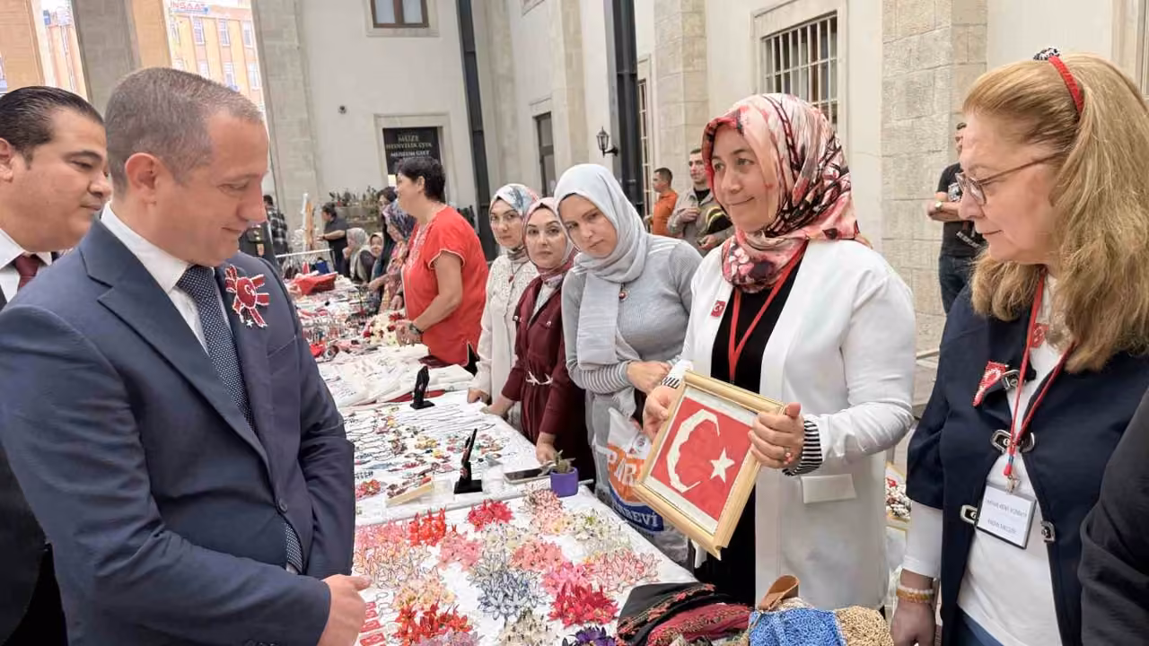 Cumhuriyet coşkusu ilmek ilmek işlendi
