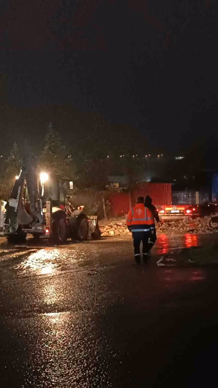 Dilovası’nda sağanak mesaisi