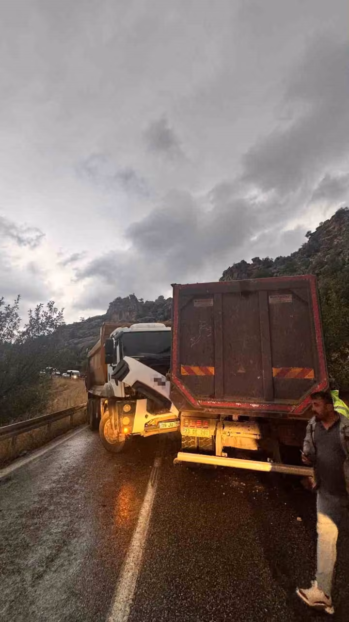 Adıyaman’da iki kamyon çarpıştı: 2 yaralı
