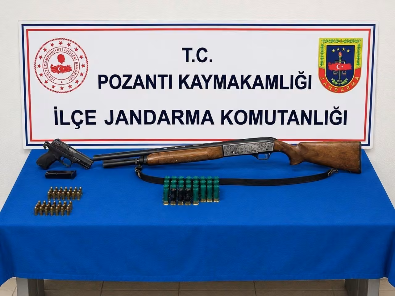 Pozantı’da tabanca, tüfek ve uyuşturucu ele geçirildi