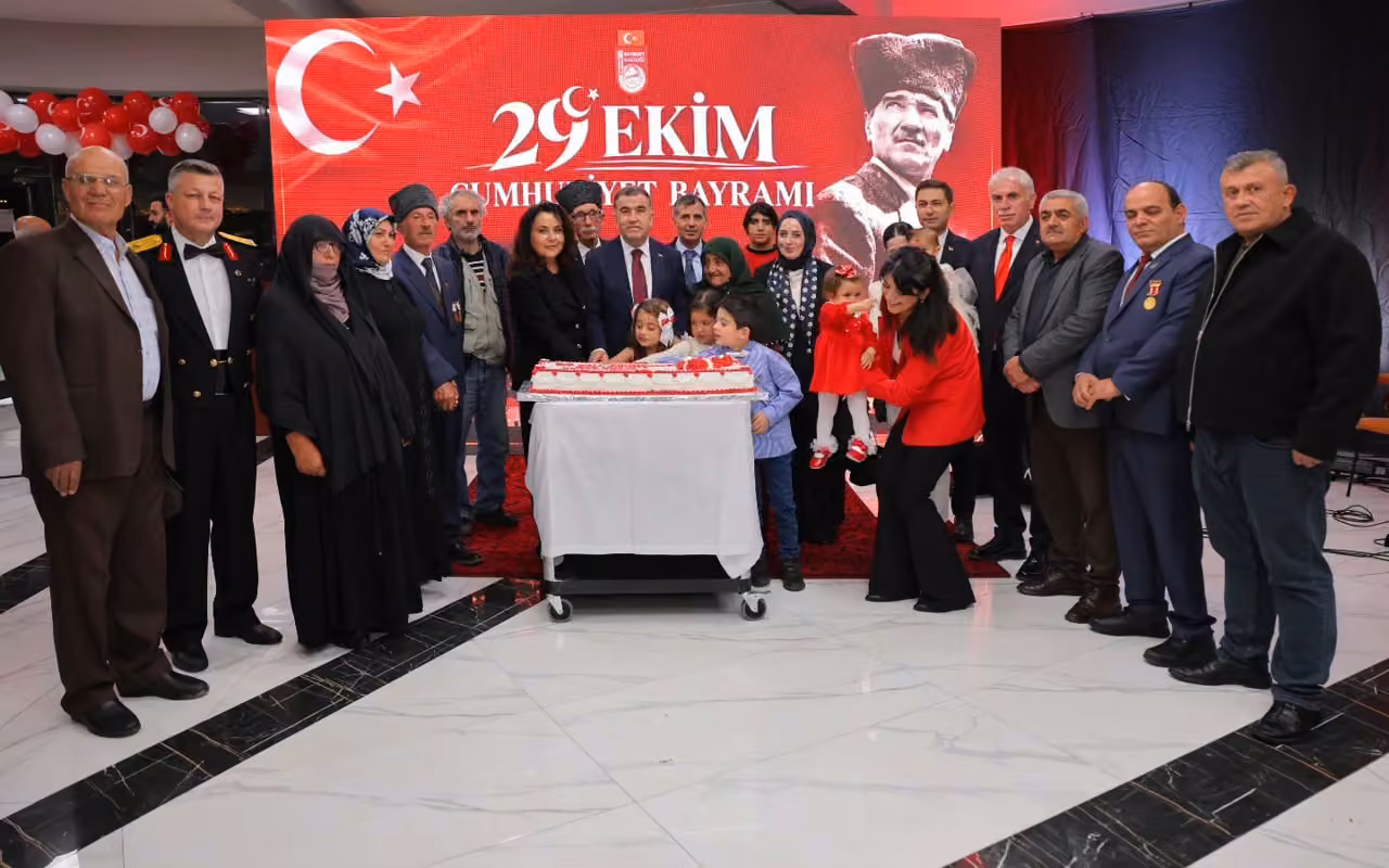 Bayburt’ta Cumhuriyet’in 103’üncü yılı dolayısıyla resepsiyon düzenlendi
