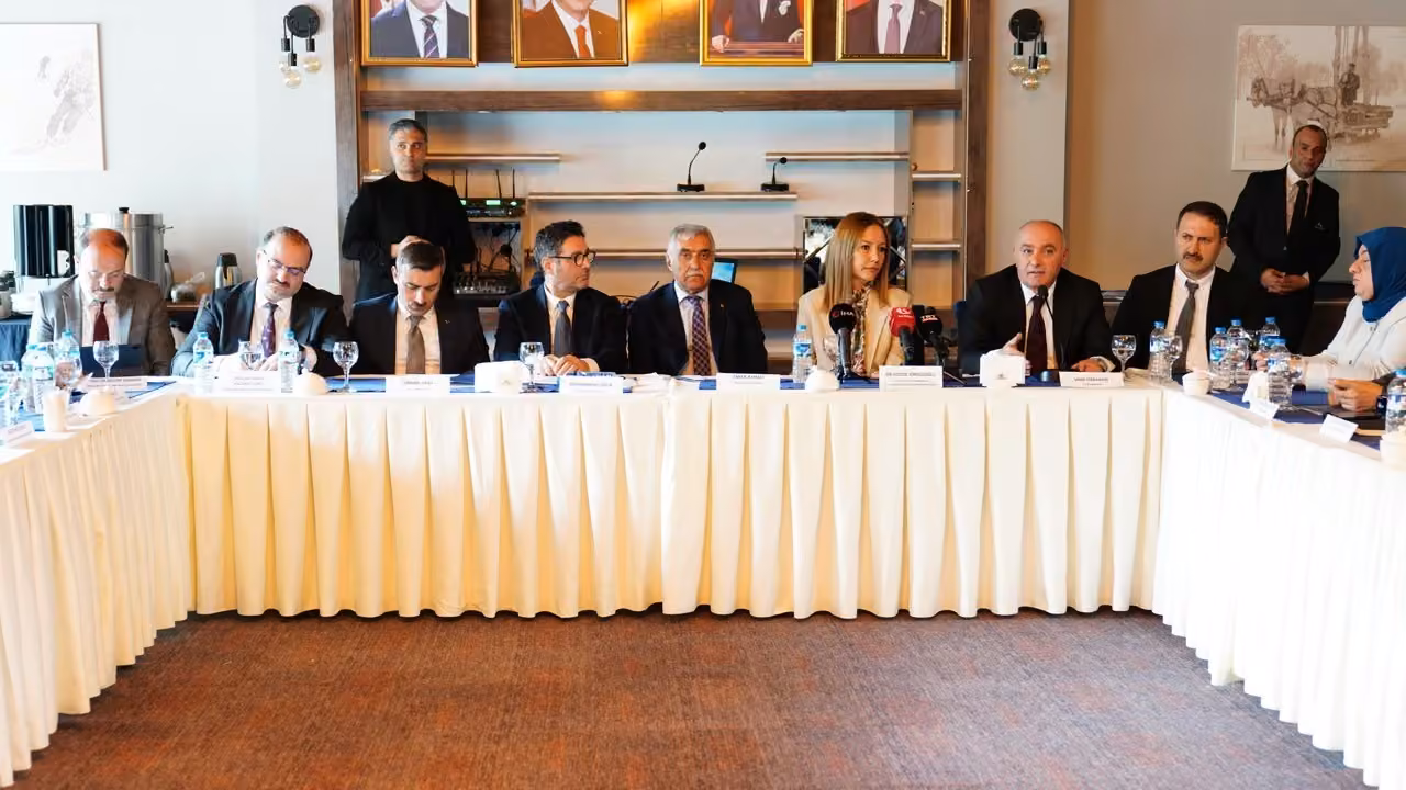 PEF 2026 hazırlıkları başladı: Başkan Özakalın Palandöken Ekonomi Forumu basın toplantısına katıldı