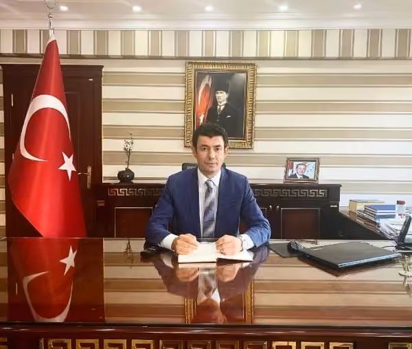 Silahla vurulmuş halde bulunan Afyonkarahisar Vali Yardımcısı ve İl Özel İdaresi Genel Sekreteri İhsan Ayrancı, ağır yaralı olarak hastaneye kaldırıldı.