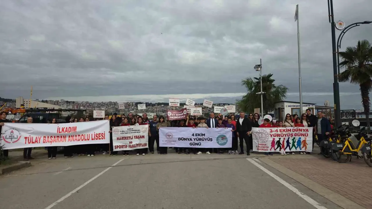 Samsun’da öğrenciler sağlıklı yaşam için yürüdü