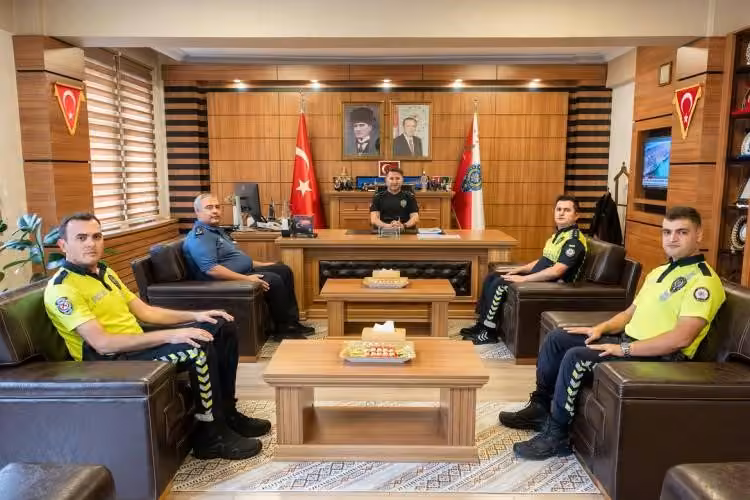 Emniyet Müdürü Çağlar, örnek davranış sergileyen polislerle bir araya geldi