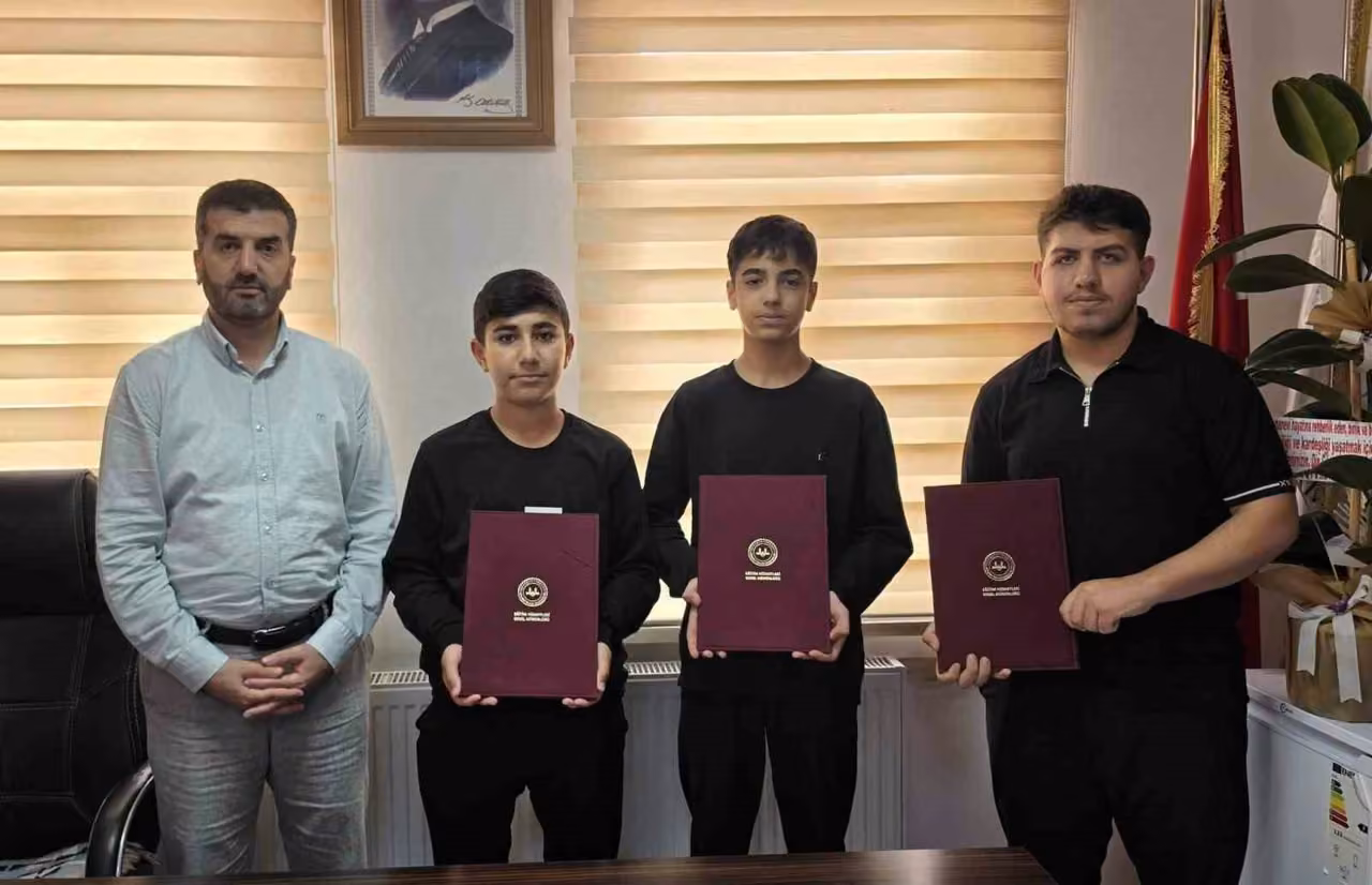 Çermik’te hafızlık eğitimini tamamlayan Kur’an kursu öğrencilerine belgeleri verildi