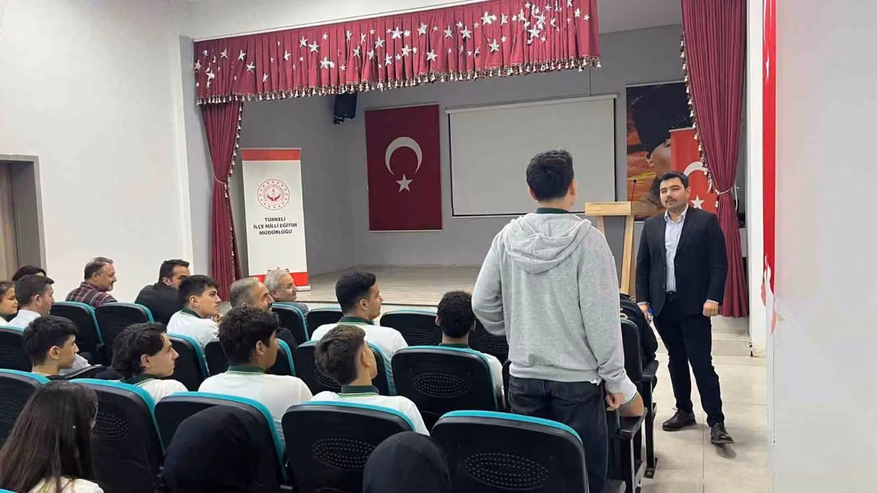 Kaymakam Kandemir’den üniversite adaylarına motivasyon desteği