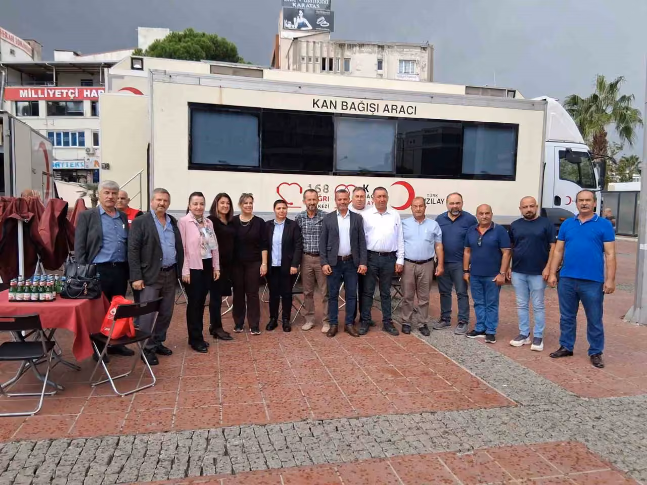 Aliağalı muhtarlardan Kızılay’a kan bağışı