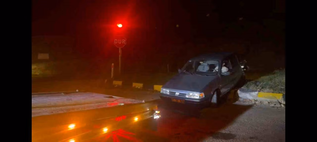 Zonguldak’ta iki araç kavşakta çarpıştı