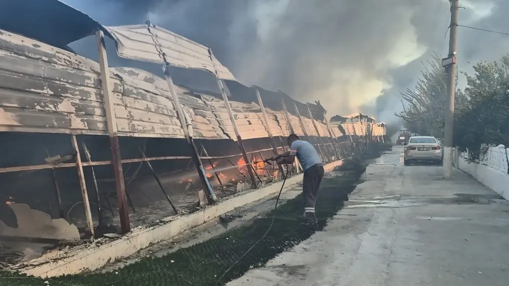 Aydın’daki pazar yeri yangını kontrol altına alındı
