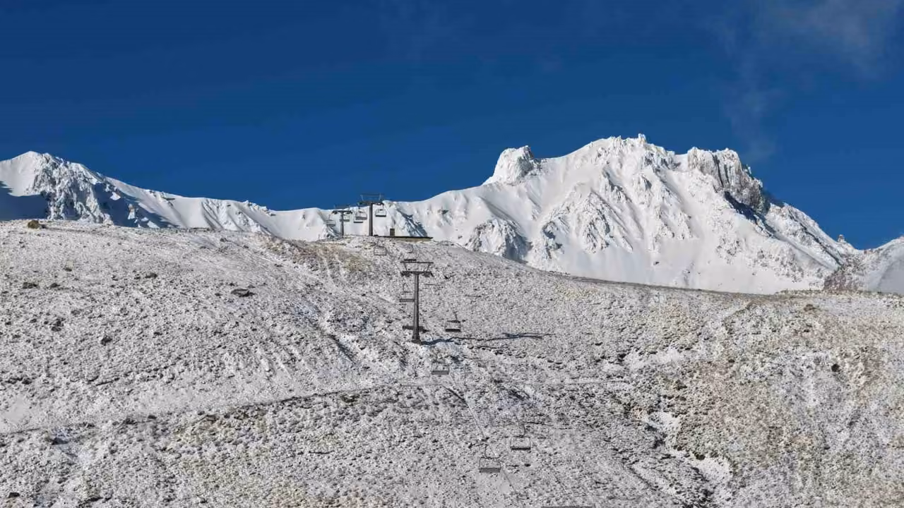 Erciyes’e kar yağdı, güzel görüntüler ortaya çıktı