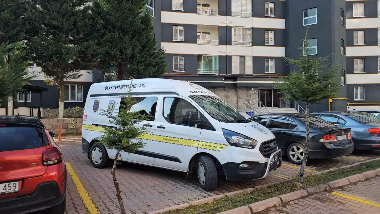 Kavga eden çift birbirini bıçakladı